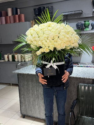 Kutuda Zarif Krem Gül Buketi