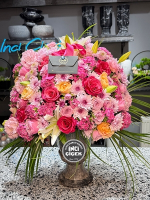 Renkli Gül ve Kır Çiçekleri Arajmanı