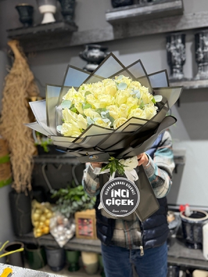 Özel Tasarım Beyaz Gül Buketi