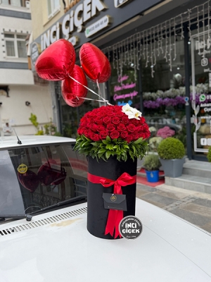 101 Kırmızı Gül Silindir Kutuda – Premium Orkide Detaylı