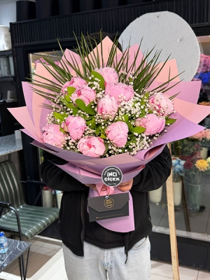 12’li Pembe Şakayık Buketi – Premium Tasarım
