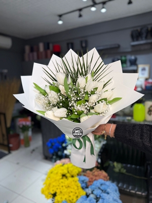Beyaz Lale Buketi – Minimal Premium Tasarım