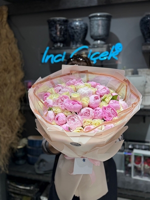 Şakayık & Krem Gül Buketi – Soft Luxury Premium Tasarım