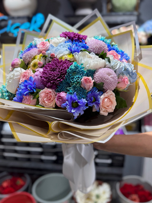 Premium Mavi Ortanca ve Pastel Gül Buketi